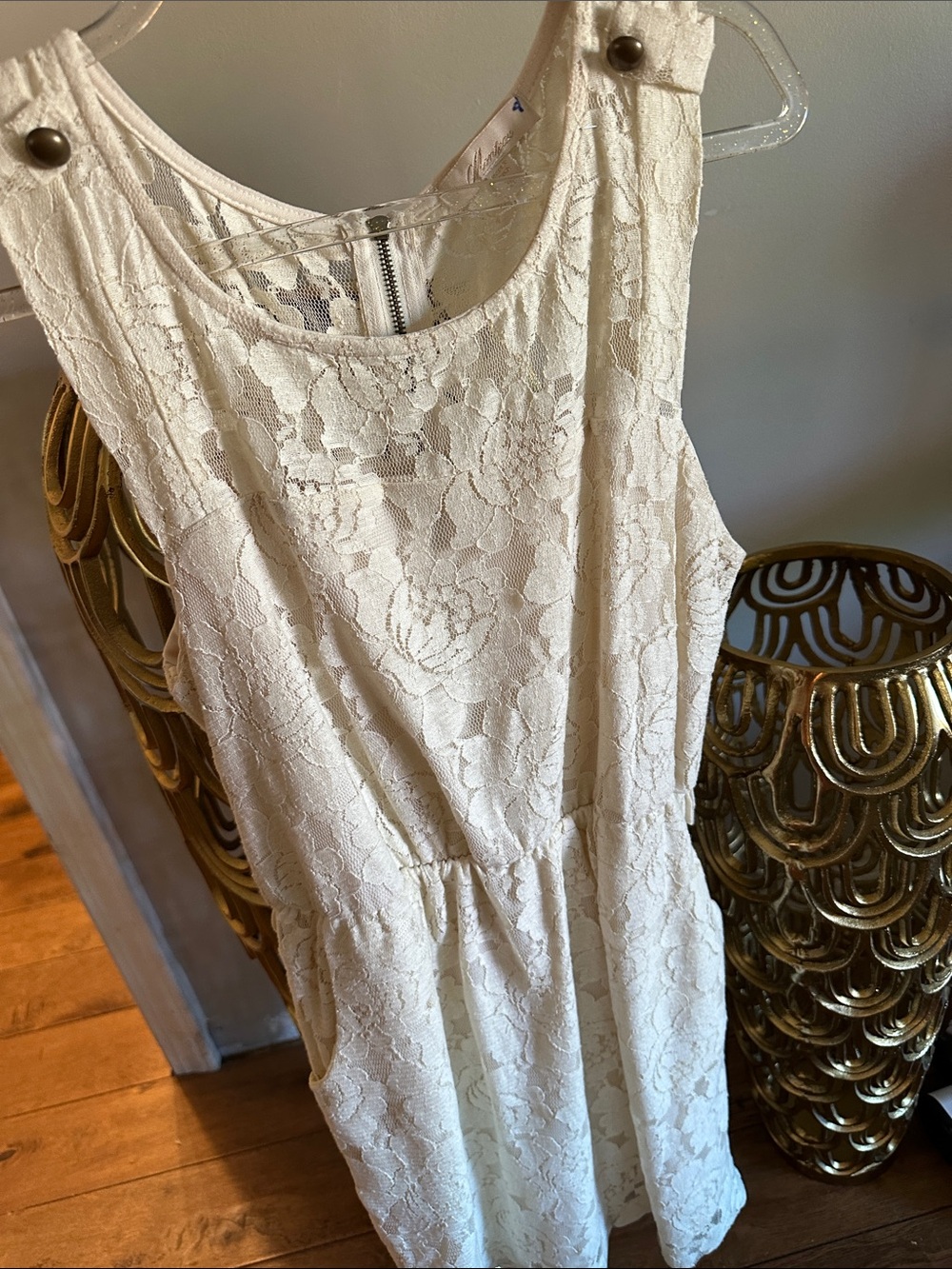 Monteau Ivory lace dress with pockets. It’s gorgeous. Size small. Prob 4-6.